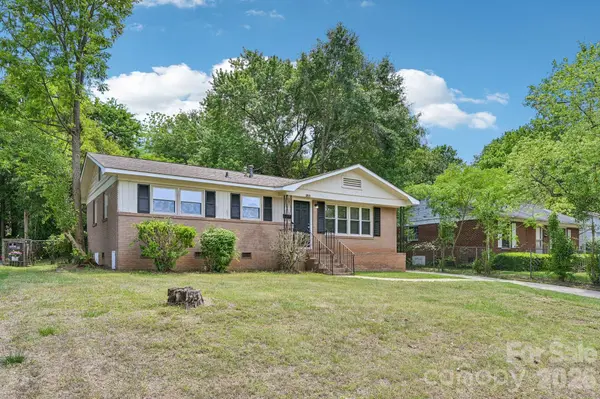 3935 Crestridge DR, Charlotte, NC 28217