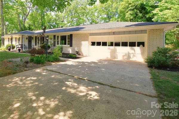 88 Botany DR, Asheville, NC 28805