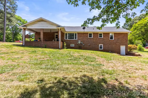 139 Woodhaven LN, Mocksville, NC 27028
