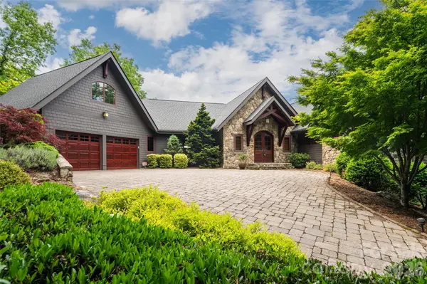 211 Boulder Ridge DR, Hendersonville, NC 28792