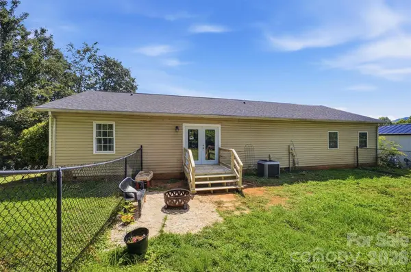 1404 Castle CT, Lenoir, NC 28645
