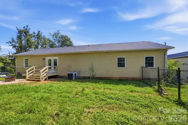 1404 Castle CT, Lenoir, NC 28645