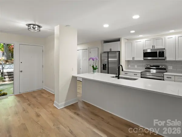 203 Crowfields DR, Asheville, NC 28803