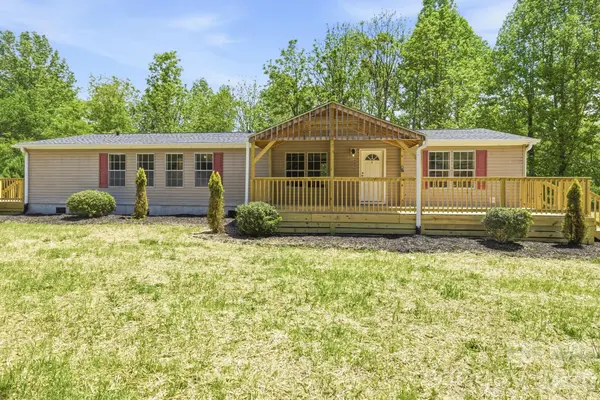 6490 Willow RD, Hendersonville, NC 28739