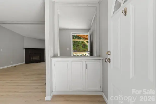 6490 Willow RD, Hendersonville, NC 28739