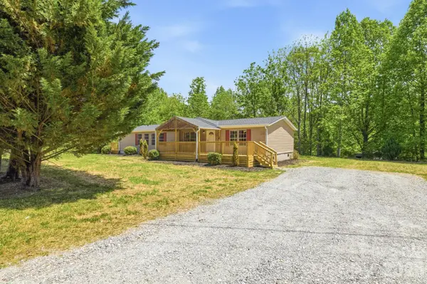6490 Willow RD, Hendersonville, NC 28739