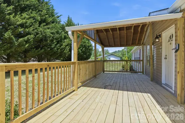 6490 Willow RD, Hendersonville, NC 28739