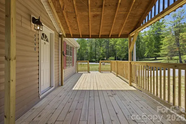 6490 Willow RD, Hendersonville, NC 28739