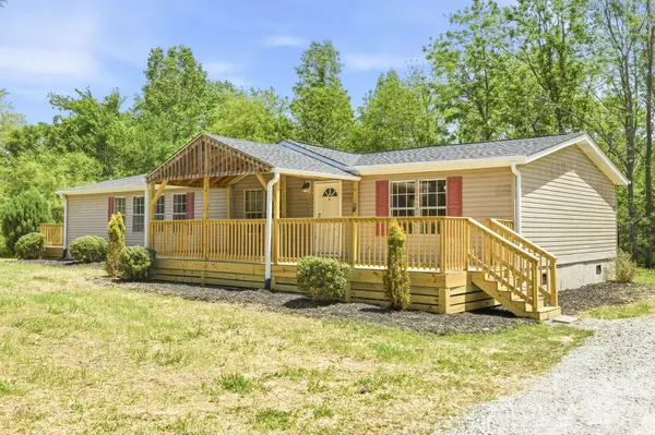 6490 Willow RD, Hendersonville, NC 28739