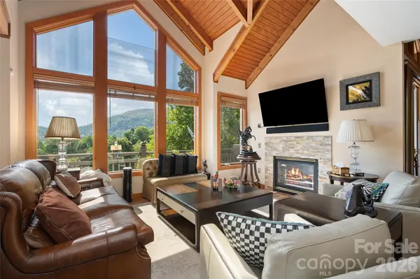 266 Hawks Crest DR, Waynesville, NC 28786