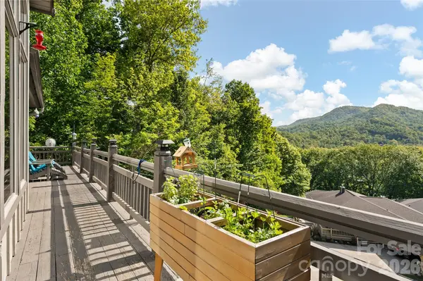266 Hawks Crest DR, Waynesville, NC 28786