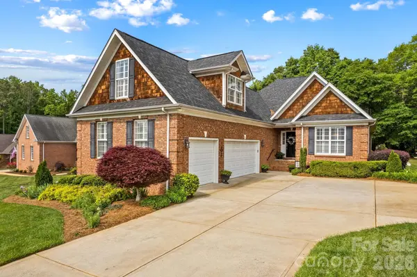 7767 St Andrews LN, Denver, NC 28164