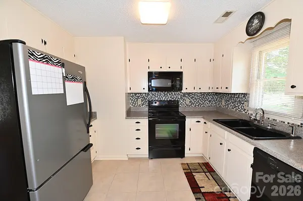 4445 Sulphur Springs RD NE, Hickory, NC 28601