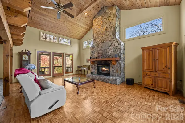 63 Chestnut Forest RD, Fairview, NC 28730