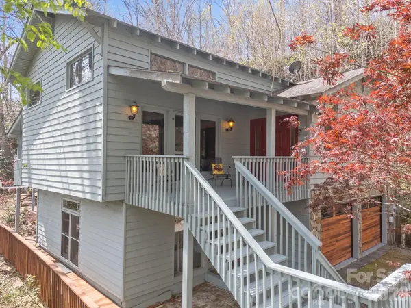 63 Chestnut Forest RD, Fairview, NC 28730