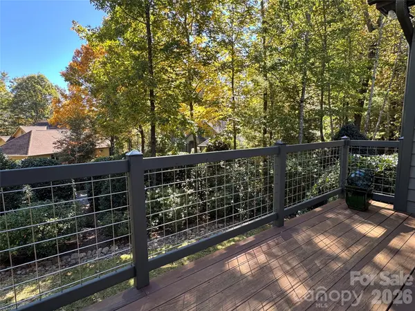 894 Dunroy DR, Hendersonville, NC 28739