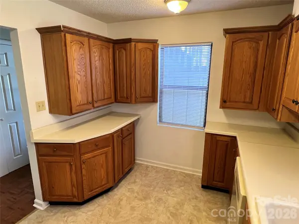 2401 Abbey CIR, Asheville, NC 28805