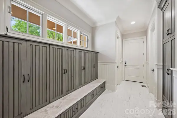 4901 Carmel Park DR, Charlotte, NC 28226