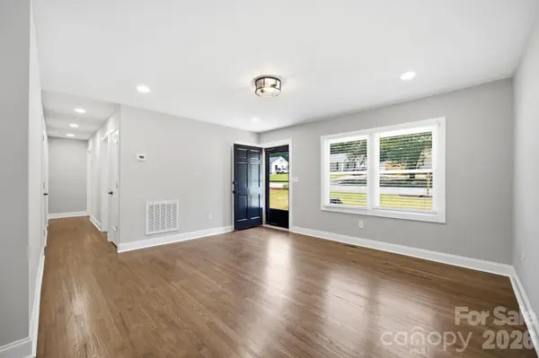 413 E Mclelland AVE, Mooresville, NC 28115