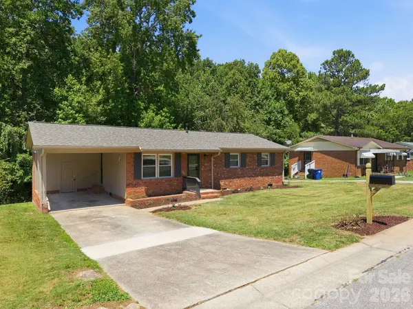 413 E Mclelland AVE, Mooresville, NC 28115