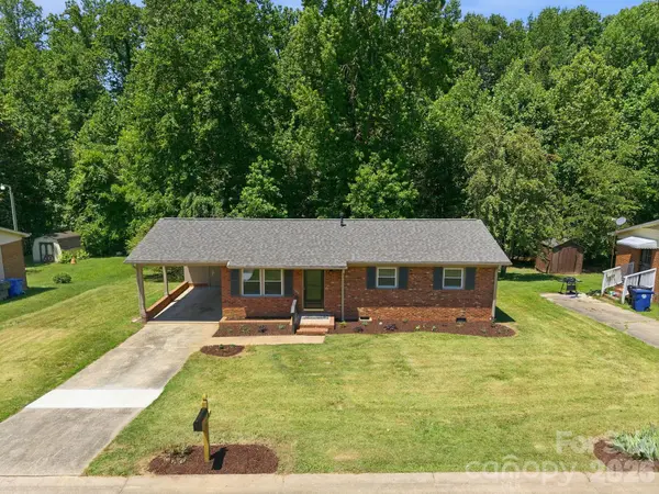413 E Mclelland AVE, Mooresville, NC 28115