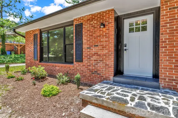 4 Barnes RD, Asheville, NC 28803