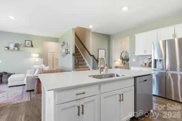 109 Shorthorn RD, Fletcher, NC 28732