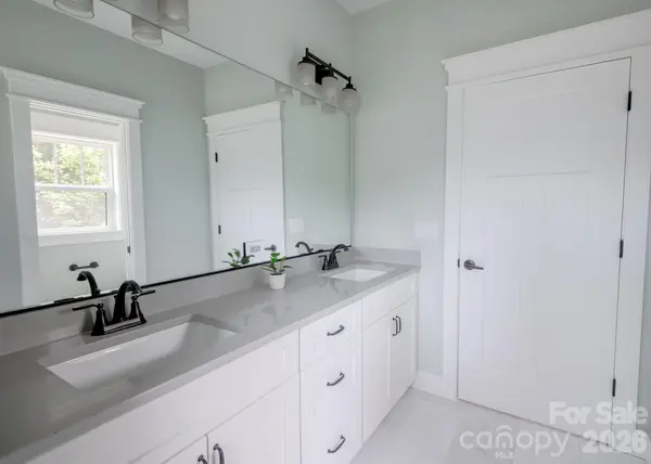 45 Gash Cove RD, Hendersonville, NC 28791