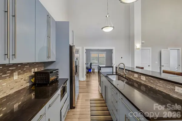 611 E 37th ST, Charlotte, NC 28205