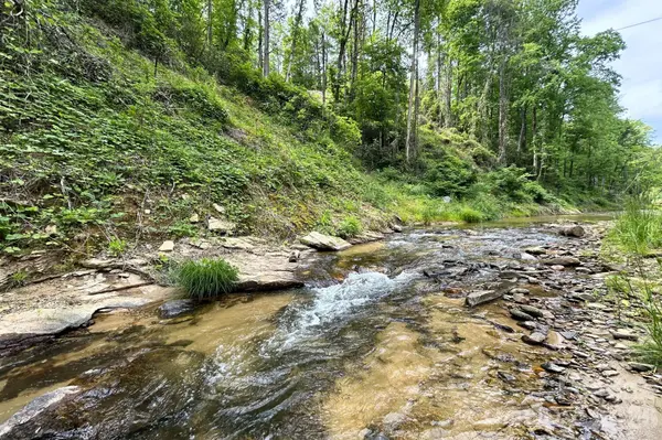 302 Rich Mountain RD, Flat Rock, NC 28731