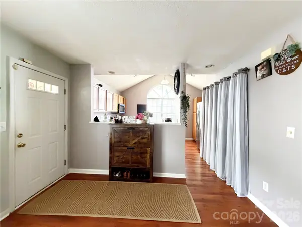 10206 University Park LN, Charlotte, NC 28213
