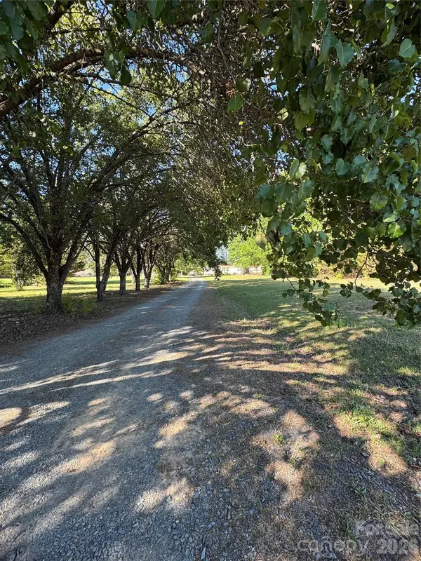 3227 Pleasant Plains RD, Matthews, NC 28105