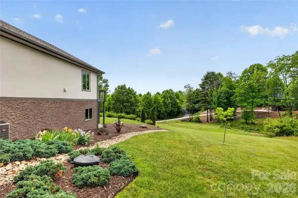 141 Round Top CIR, Mills River, NC 28759