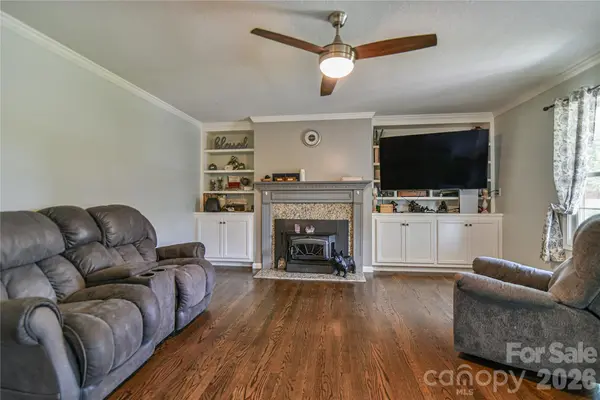 116 Kay RD, Flat Rock, NC 28731