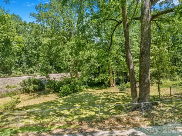 28 Pinecrest DR, Asheville, NC 8803