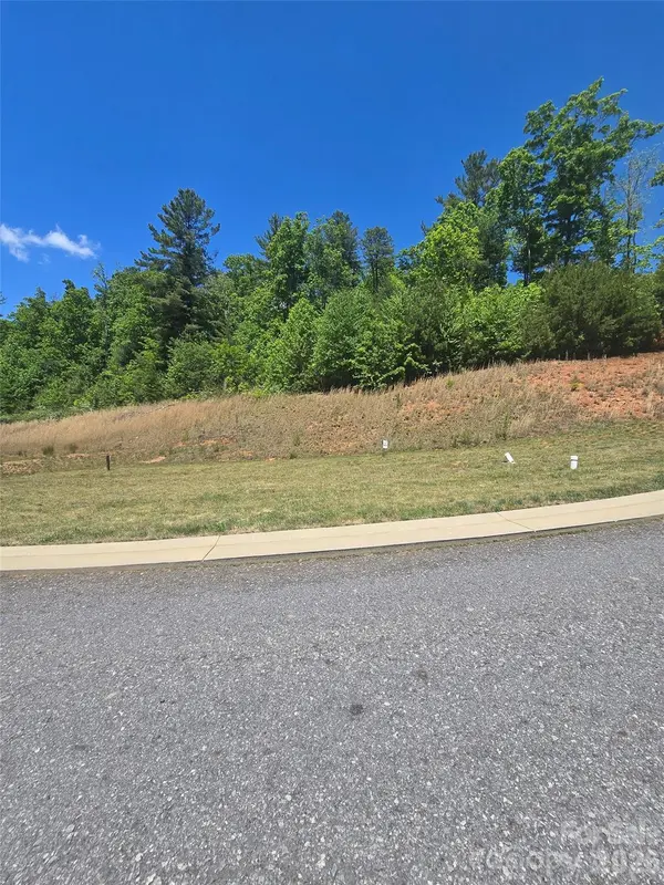 61 Westside Village RD, Fairview, NC 28730