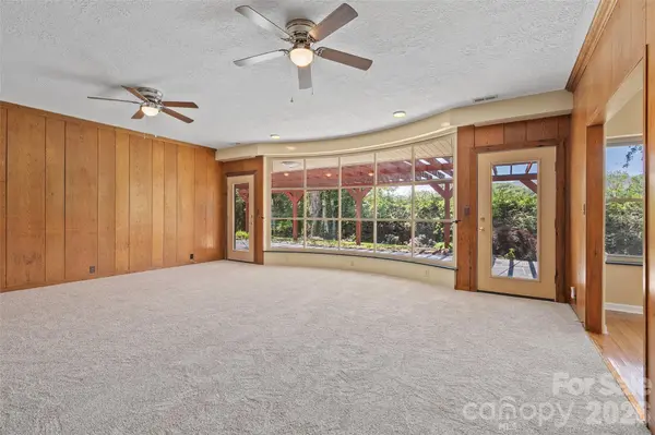 142 Country Club DR, Waynesville, NC 28786
