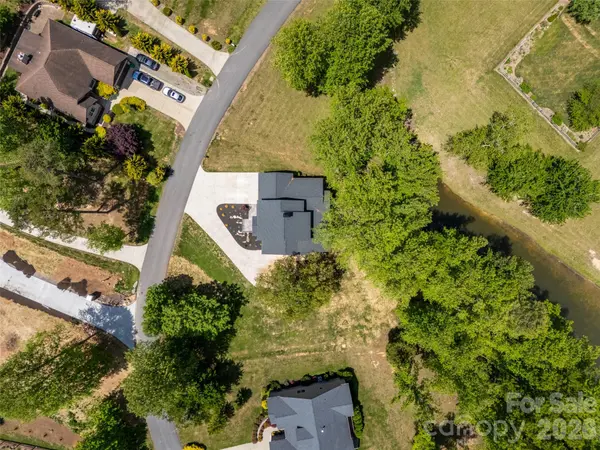24 Copper Mill CT, Candler, NC 28715