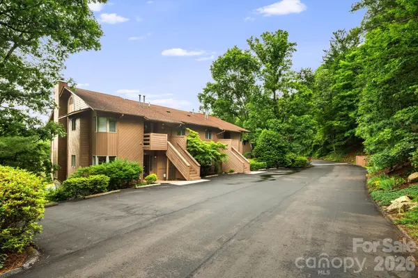 305 Piney Mountain DR #J2, Asheville, NC 28805