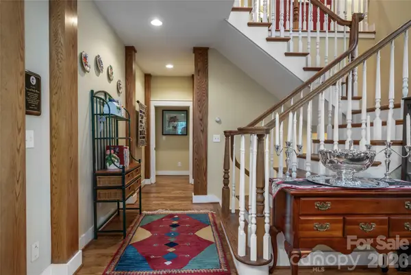 412 Granny Lewis LN, Mars Hill, NC 28754