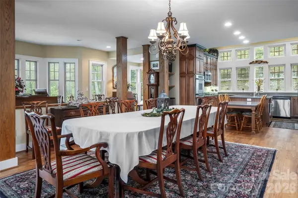 412 Granny Lewis LN, Mars Hill, NC 28754