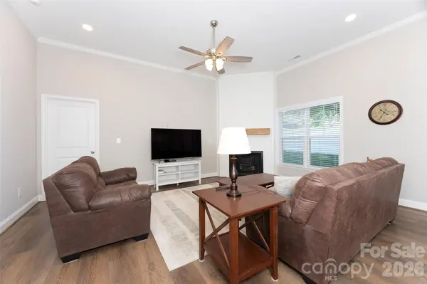 438 Fernwood DR, Yadkinville, NC 27055
