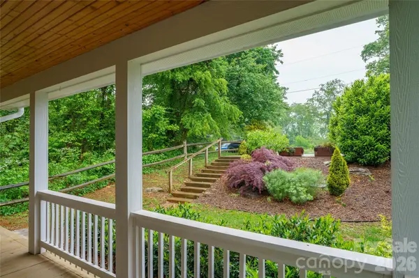 221 Courtland PL, Asheville, NC 28801