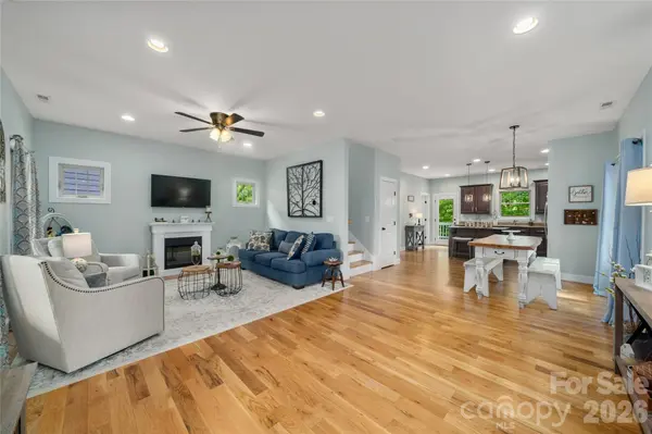 221 Courtland PL, Asheville, NC 28801