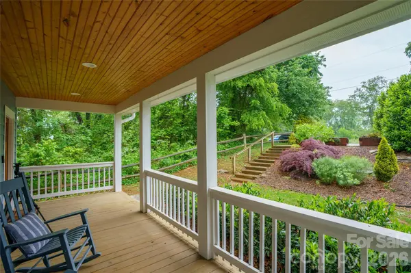 221 Courtland PL, Asheville, NC 28801