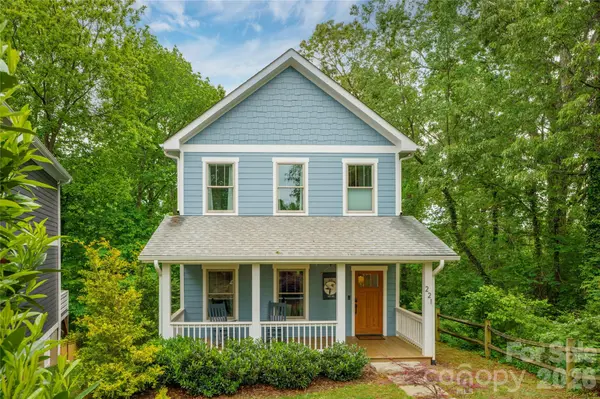221 Courtland PL, Asheville, NC 28801