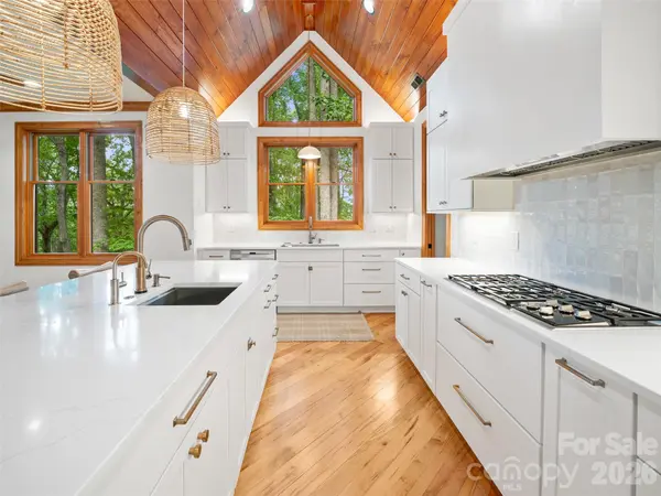 71 Chestnut Hill RD, Spruce Pine, NC 28777