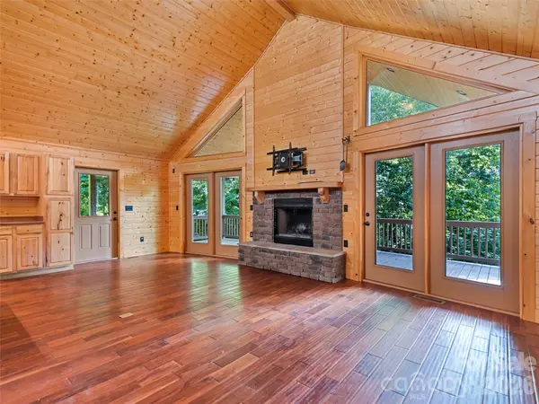51 Stony Pond LN, Canton, NC 28716