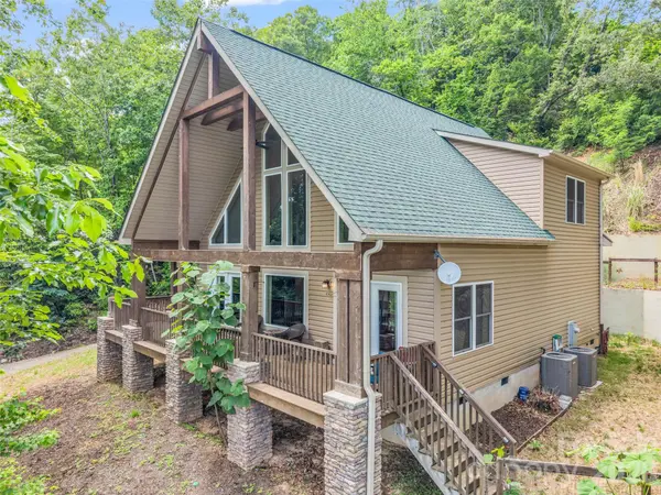 227 Snug Harbor CIR, Lake Lure, NC 28746