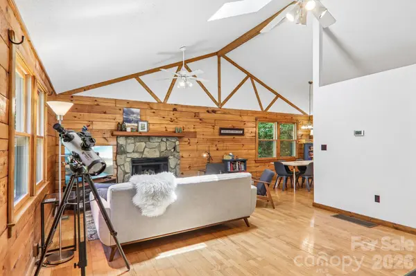152 Trails End LN, Maggie Valley, NC 28751